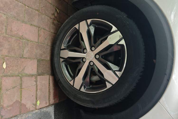 Used Peugeot 4008 2017 350THP Elite Edition Right Front Wheel Hub