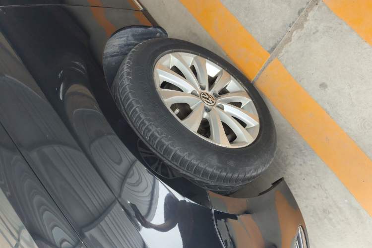 Used Volkswagen Magotan 2015 Facelift 1.8TSI Luxury Model Left Front Wheel Hub