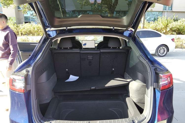 Used Tesla Model Y 2022 Long-Range All-Wheel-Drive Version