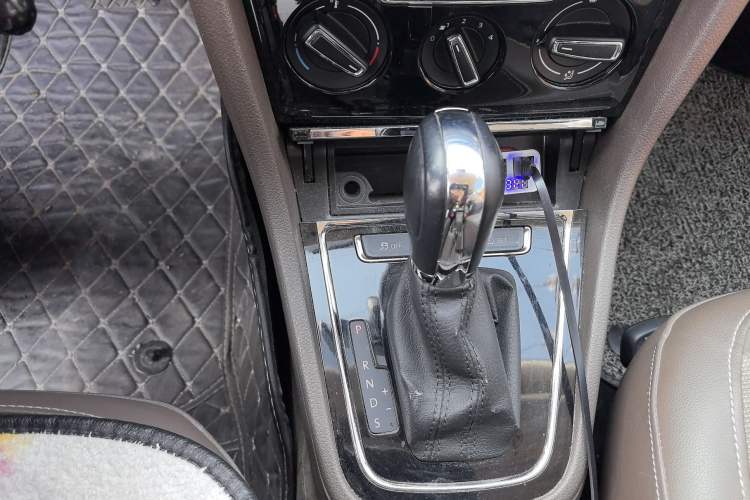 Used Volkswagen Bora 2015 Qihui Edition 1.6L Automatic Fashion Model
