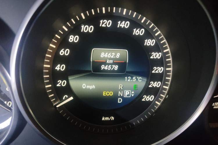 Used Mercedes-Benz E-Class 2015 E 200 L Odometer Close Up