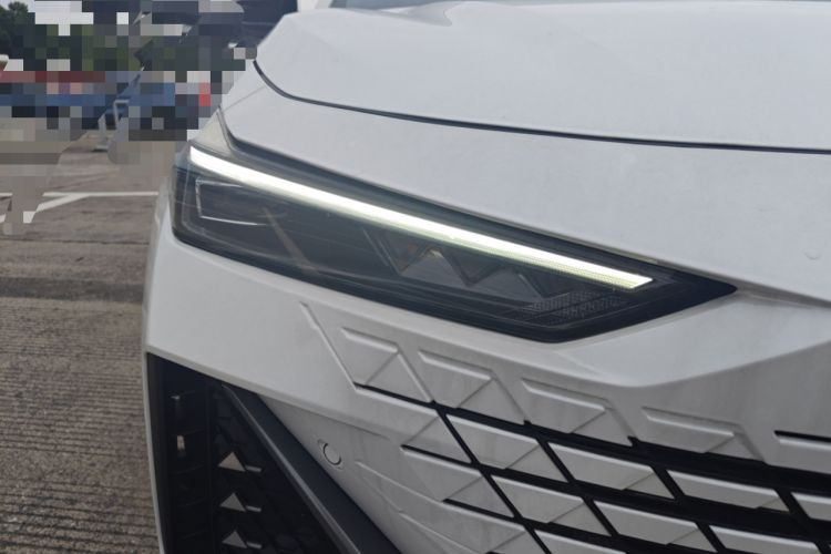 Used Changan UNI-V 2022 1.5T Smart Navigation Version
