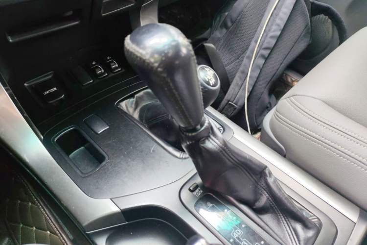 Used Toyota Prado 2005 4.0L Automatic GX Luxury Edition Gear Lever