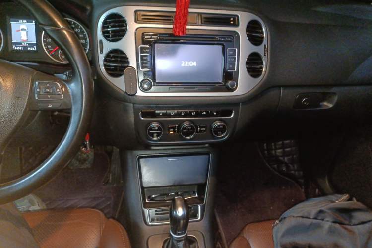 Used Volkswagen Tiguan 2013 1.8TSI Automatic Two-Wheel Drive Luxury Model Audio And AC Panel