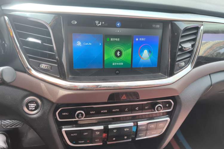 Used GAC Trumpchi GS8 2017 320T Two-Wheel Drive Luxury Smart Connectivity Version (7 Seats) Audio And AC Panel