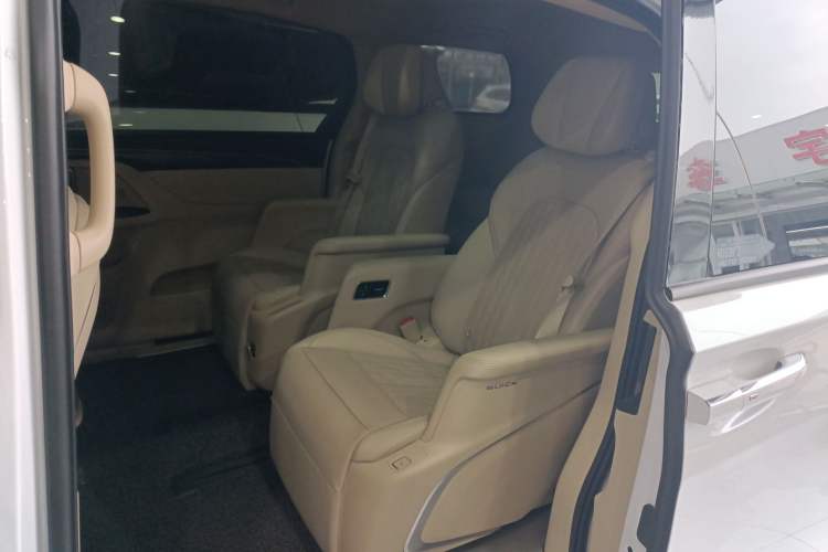 Used Buick GL8 2022 ES Land Cruiser 653T Luxury Model
