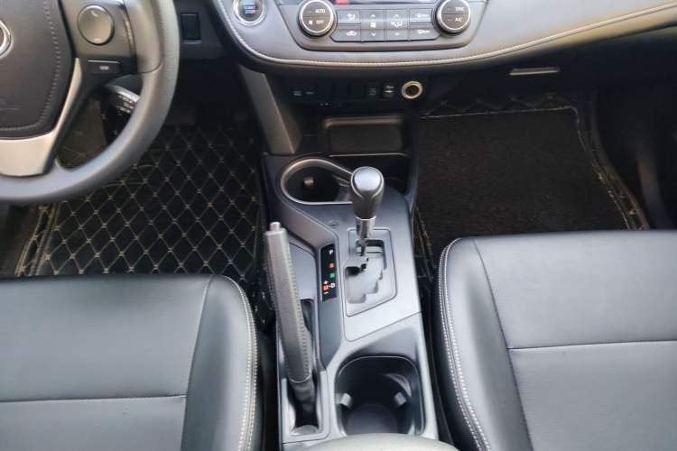 Used Toyota RAV4 2016 2.0L CVT Two-Wheel Drive Fashion Edition China V Standard