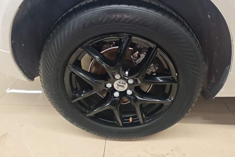 Used Volvo XC60 2021 T5 4x4 Smart Luxury Edition Right Rear Wheel Hub