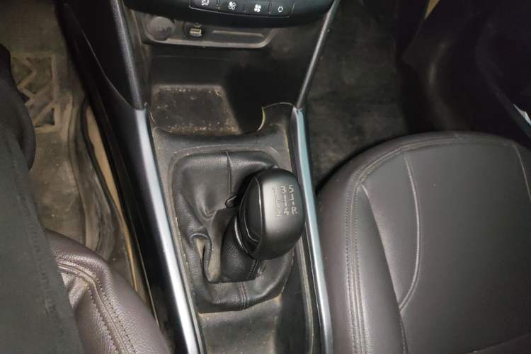 Used Peugeot 2008 2014 1.6L Manual Fashion Edition Gear Lever