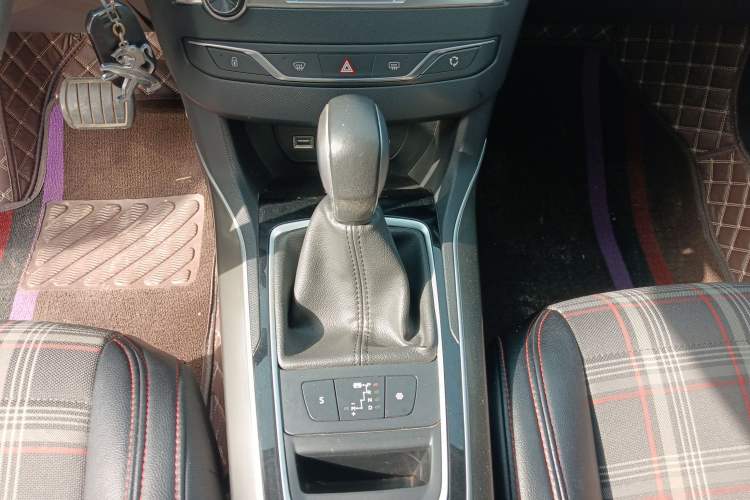 Used Peugeot 408 2016 1.6T Automatic Luxury Edition Gear Lever