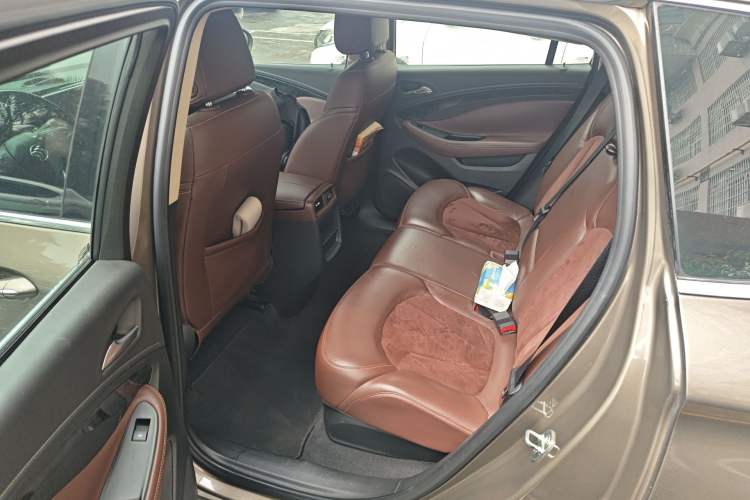 Used Buick Envision 2016 20T Two-Wheel-Drive Elite Model Left Rear Seat