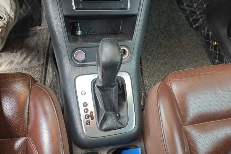 Used Volkswagen Tiguan 2015 1.8TSI Automatic Two-Wheel Drive Luxury Model Gear Lever