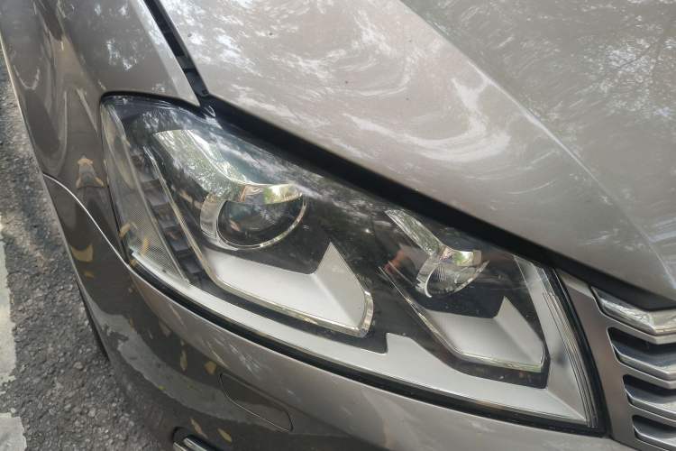 Used Volkswagen Magotan 2012 Revised 1.8TSI Luxury Version Right Front Headlight