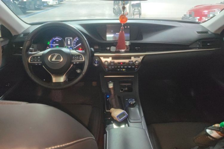 Used Lexus ES 2015 300h Comfort Edition