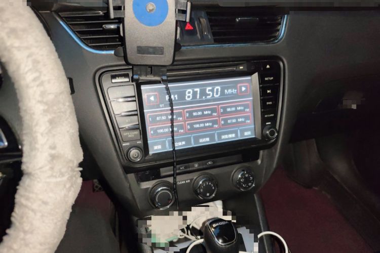 Used Skoda Octavia 2015 1.6L Automatic Yijie Edition Audio And AC Panel