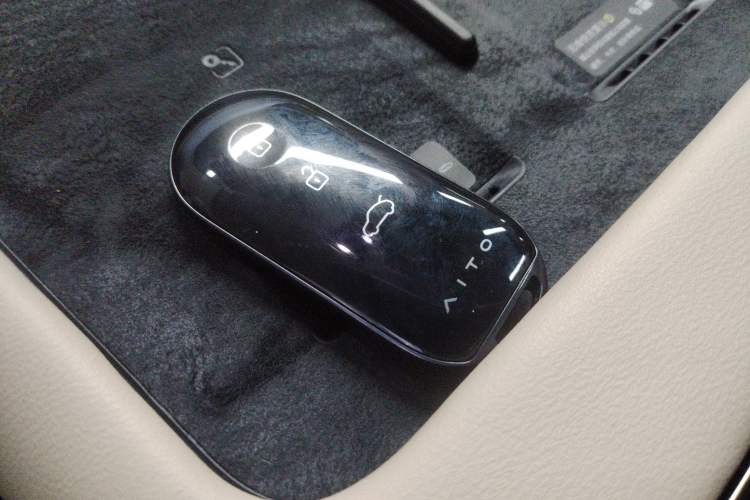 Used Hima AITO M7 2024 1.5T Intelligent Driving Rear-Drive Max Edition 5 Seats Vehicle Key