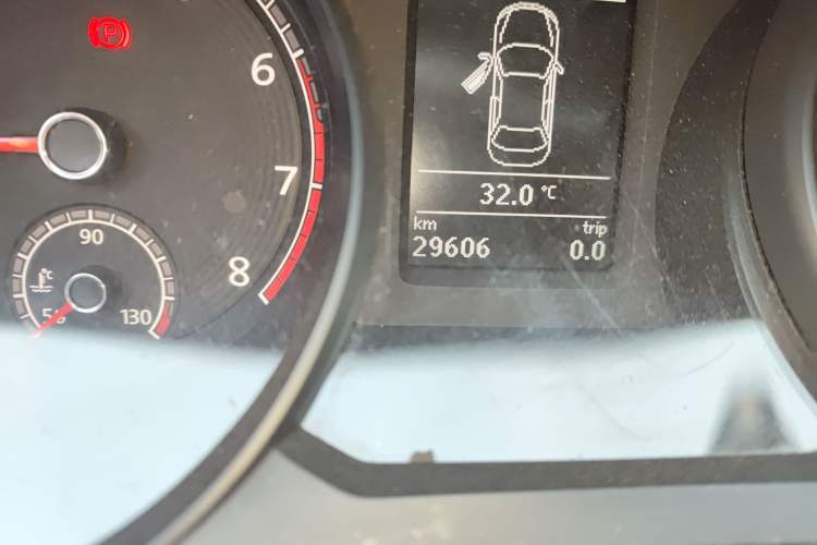 Used Volkswagen Passat 2017 330TSI DSG Luxury Edition Odometer Close Up