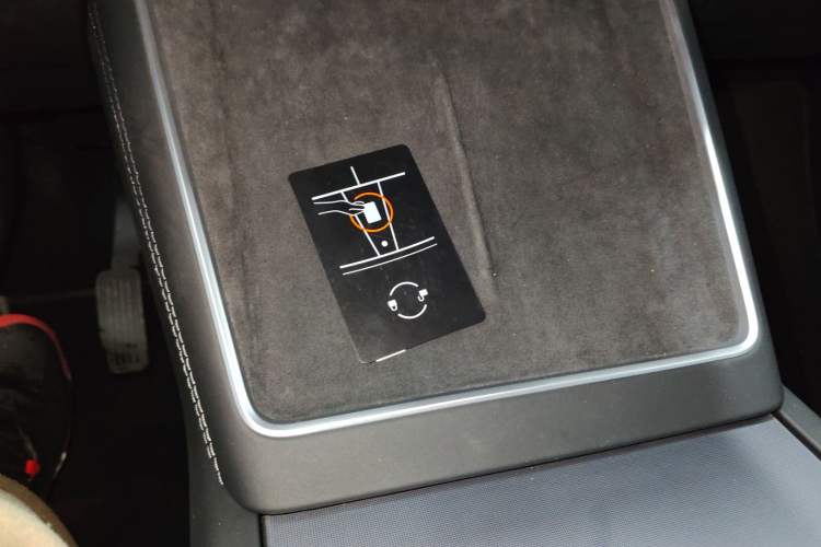 Used Tesla Model Y 2025 Rear-Wheel-Drive Version
