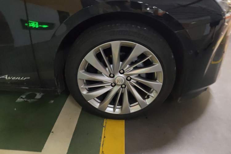 Used Buick LaCrosse 2024 Avia Edition Right Front Wheel Hub