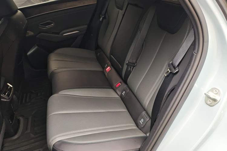 Used BYD Qin L 2025 DM-i Smart Drive 120KM Superior Model
