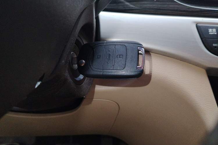 Used Baojun 730 2016 1.8L iAMT Luxury Model 7 Seats Vehicle Key