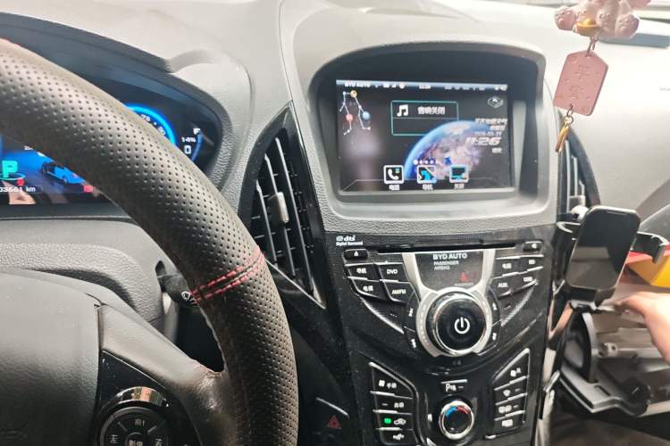 Used BYD Qin New Energy 2014 1.5T Flagship Model Audio And AC Panel