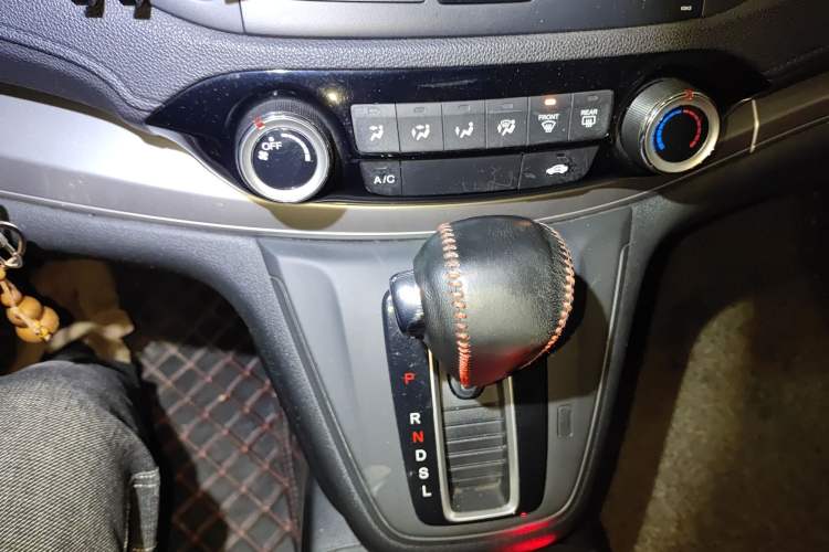 Used Honda CR-V 2015 2.0L two-wheel drive urban version