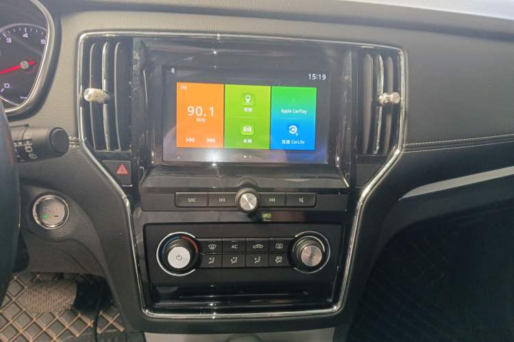 Used Roewe RX5 2018 20T Two-Wheel Drive Automatic Flagship Edition Audio And AC Panel