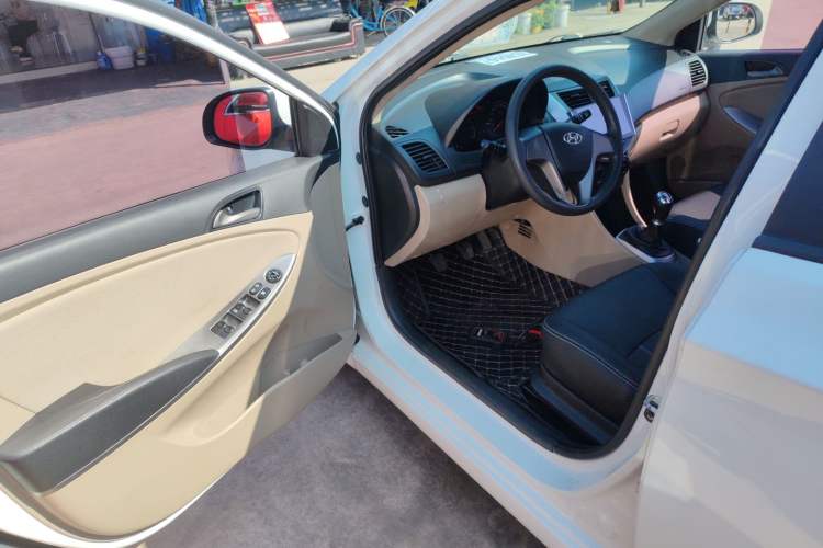 Used Hyundai Verna (older generation) 2016 1.4L Manual Smart GLS Trim
