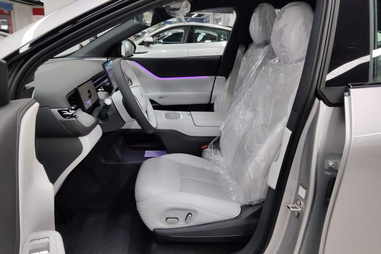 Used XPeng G6 2025 625 Long-Range Max Tech Edition Left Front Seat