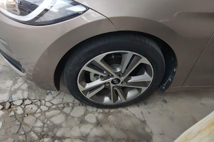 Used Hyundai Elantra (6th Generation / Lingdong) 2016 1.6L Automatic ZhiXuan – Elite Version Left Front Wheel Hub