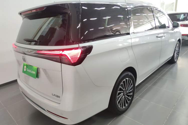 Used Buick GL8 New Energy 2025 Lu Shang Luxury Edition 7-Seater Rear Right 45 Deg