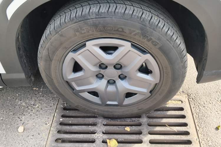 Used BYD Yuan UP 2024 401 km Active Version Right Front Wheel Hub