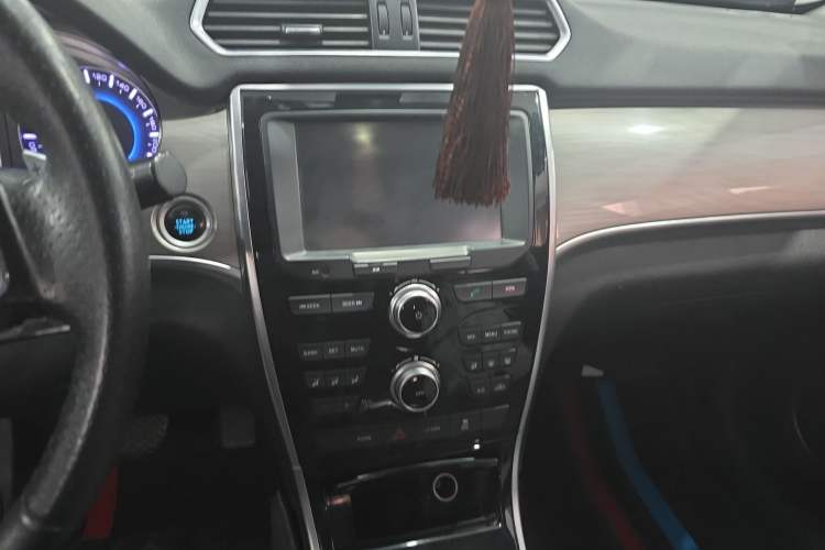 Used Haval H2 2018 Red-Label 1.5T Dual-Clutch Two-Wheel-Drive Elite Model