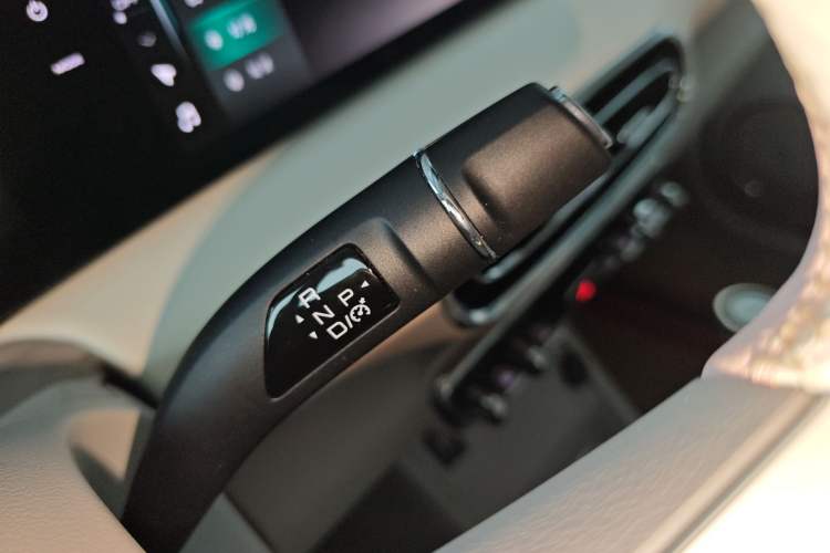 Used ORA Ballet Cat 2022 401 km Nutcracker Edition
