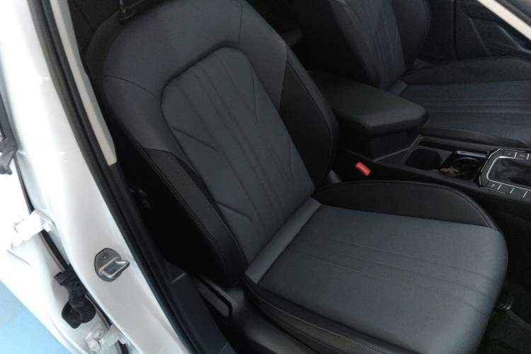 Used Volkswagen Sagitar 2026 Model 30 Million Units Selected 300TSI DSG Surpassing Edition Right Front Seat