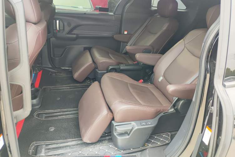 Used Toyota Granvia 2023 2.5L Hybrid Flagship VIP Edition