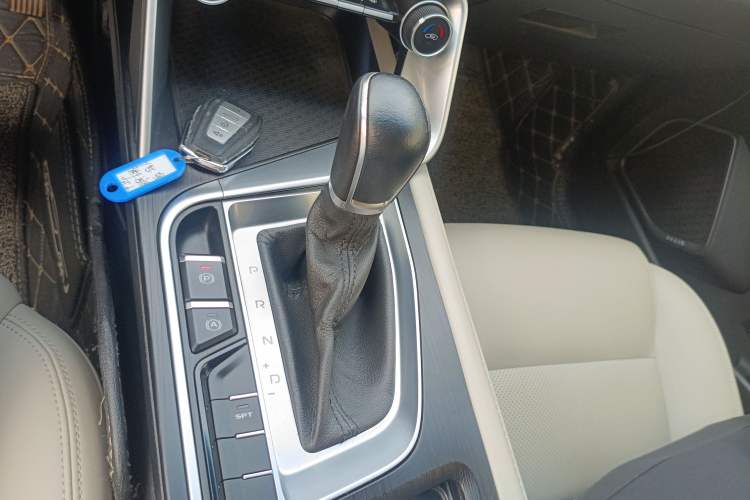 Used Geely Auto Binray 2018 14T CVT Colorful Edition Gear Lever