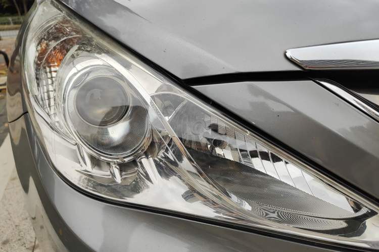 Used Hyundai Sonata 2011 2.0L Automatic Leading Edition Right Front Headlight