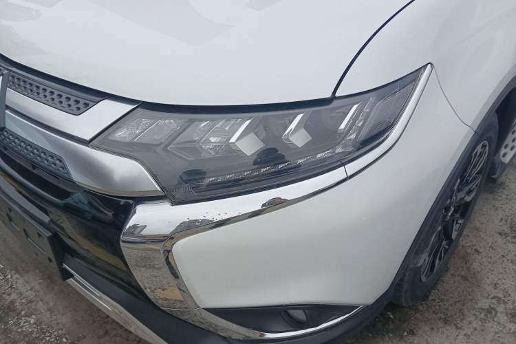 Used Mitsubishi Outlander 2020 2.4L 4x4 Zhi Xiang Edition 5 Seats Left Front Headlight