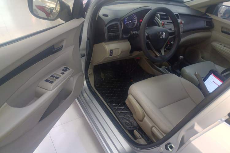 Used Honda City Classic 2012 1.5L manual Comfort version
