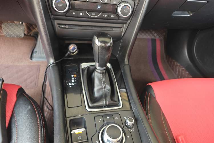 Used Mazda 3 Axela 2017 Sedan 1.5L Automatic Luxury Model Emission Standard China V
