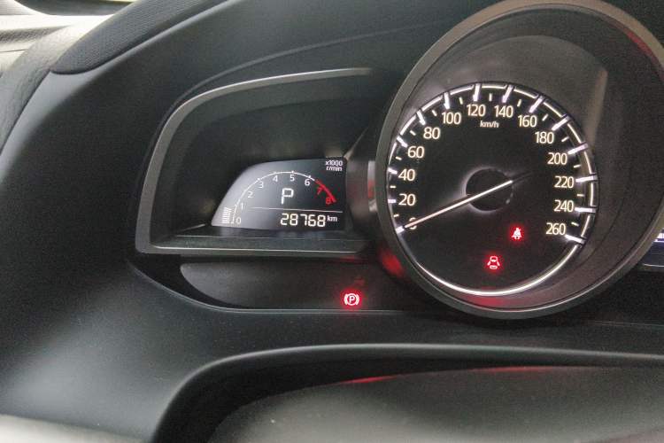 Used Mazda CX-4 2018 2.0L Automatic Two-Wheel Drive Blue Sky Dynamic Version China V Standard Odometer Close Up