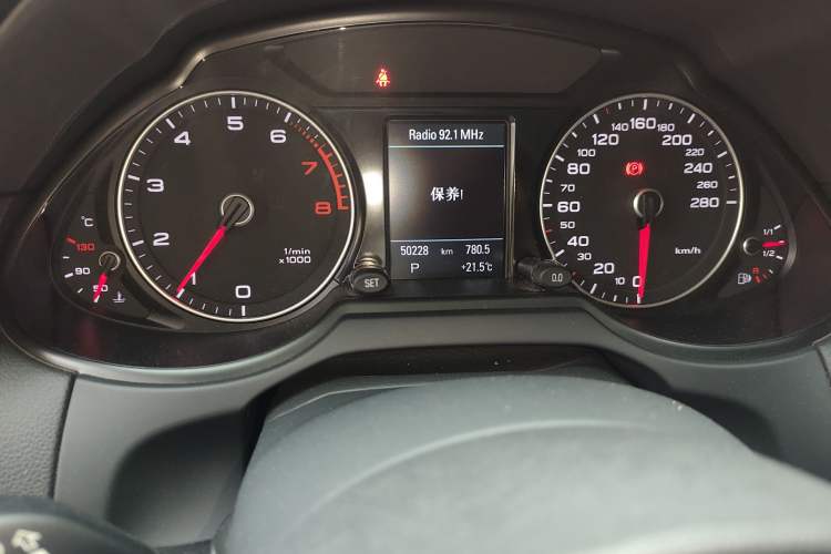 Used Audi Q5 2017 Plus 40 TFSI Technology Model Odometer Close Up