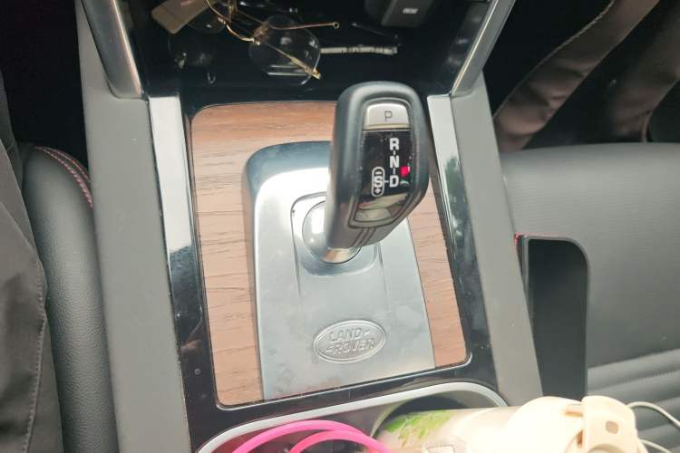 Used Land Rover Discovery Sport 2022 249 PS R-Dynamic S Performance Edition 5 Seats Gear Lever