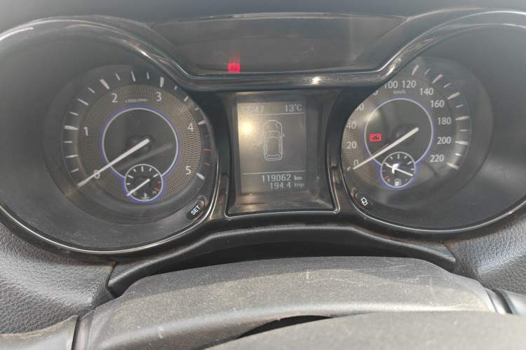 Used JMC Yuhu 7 2016 2.4T Four-Wheel Drive Ultra-Luxury Edition JX4D24
