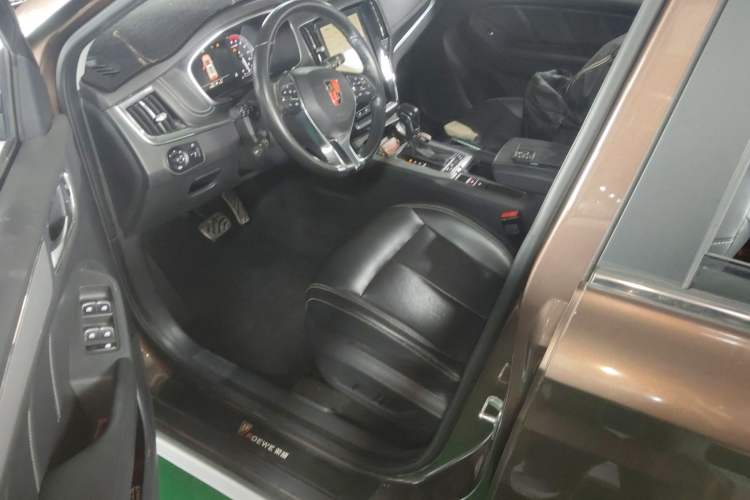 Used Roewe RX5 2016 30T Two-Wheel Drive Automatic Internet Smart Edition
