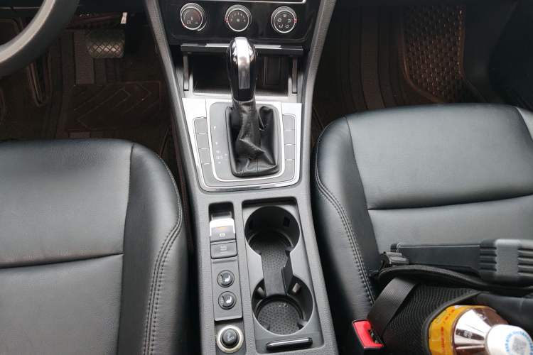 Used Volkswagen Golf 2018 1.6L Automatic Fashion Model Gear Lever