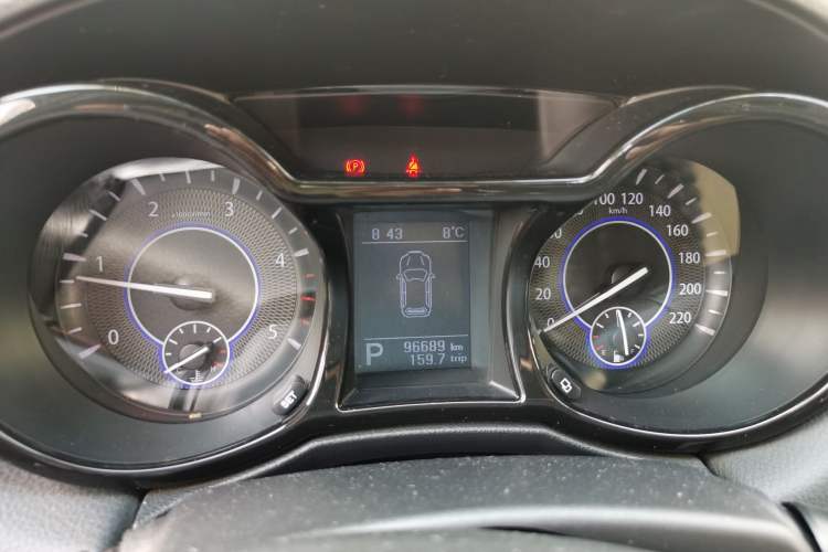 Used JMC Yusheng S350 2016 2.4T Automatic 2WD Diesel Luxury Version with Sunroof 5 Seats Instrument Cluster