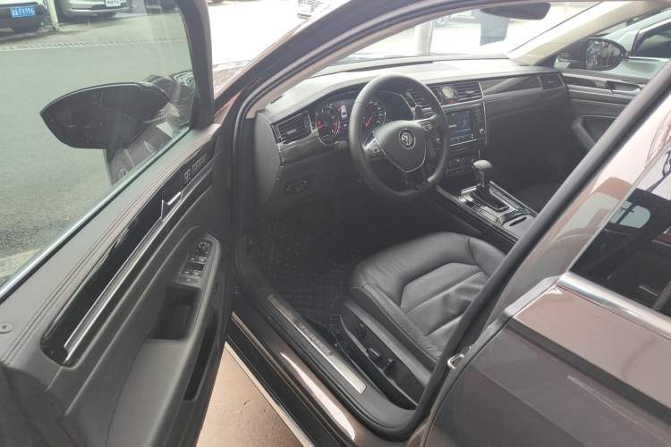 Used Volkswagen Phideon 2016 380TSI Two-Wheel-Drive Luxury Edition
